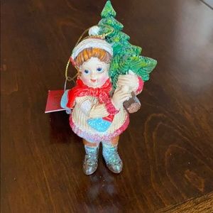Vintage looking little girl ornament (price firm)